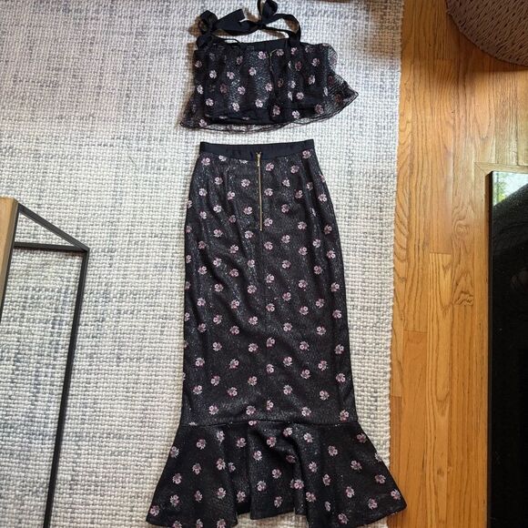 SALONI Black Jemi Top Aidan Embroidered Flower Midi Skirt Set 0 - Picture 7 of 7